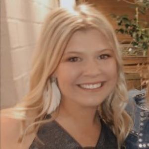 Meet your Posher, Caroline